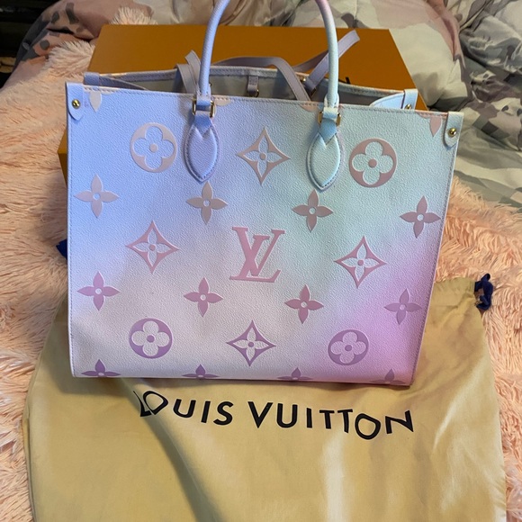 Louis Vuitton Handbags - NWOT AUTHENTIC LOUIS VUITTON on the go GM